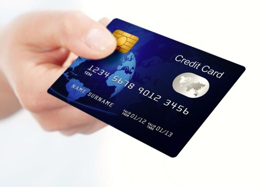 hand holding a credit card